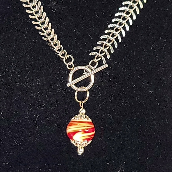 Elegant Whimsical Fishbone Chain Lampwork Glass Pendant Necklace Red White Swirl - Picture 7 of 7